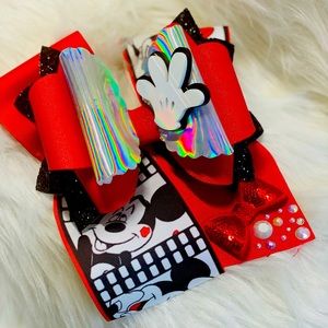 Mickey bow